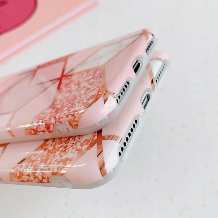 ETUI-MARMUR-GOLD-DO-APPLE-IPHONE-7-8-SE-Przeznaczenie-Apple-min.jpg