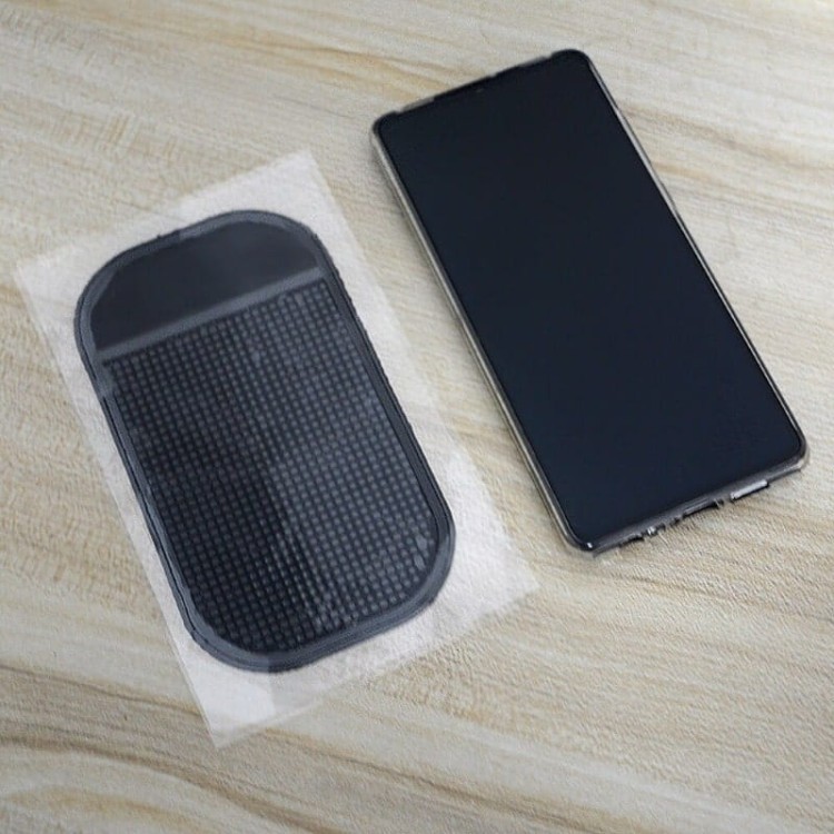 13-7cm-Car-Non-Slip-Mat-Auto-Silicone-Interior-Dashboard-Phone-Anti-Slip-Storage-Mat-Pads(1)-min.jpg