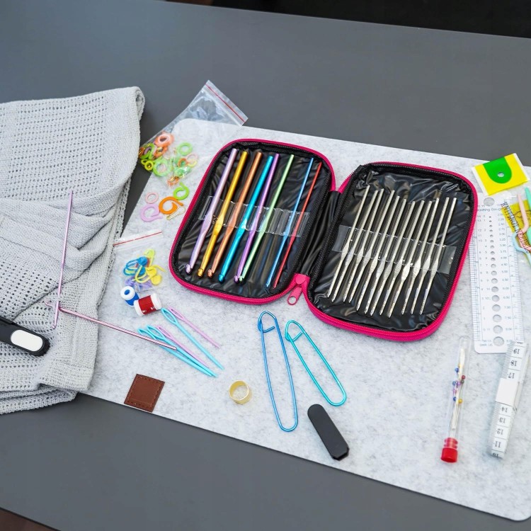 KOMPLETNY-ZESTAW-DO-SZYDELKOWANIA-ETUI-ZESTAW-SZYDELEK-100-ELEMENTOW-ROZOWE-Kod-producenta-SZYD-100-ST.jpg