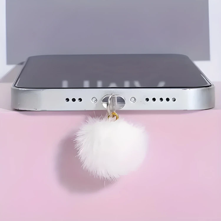 ZATYCZKA-ZASLEPKA-ZAWIESZKA-PRZECIW-KURZOWI-DO-MICROUSB-BIALY-POMPON-EAN-GTIN-5906896106329.jpg
