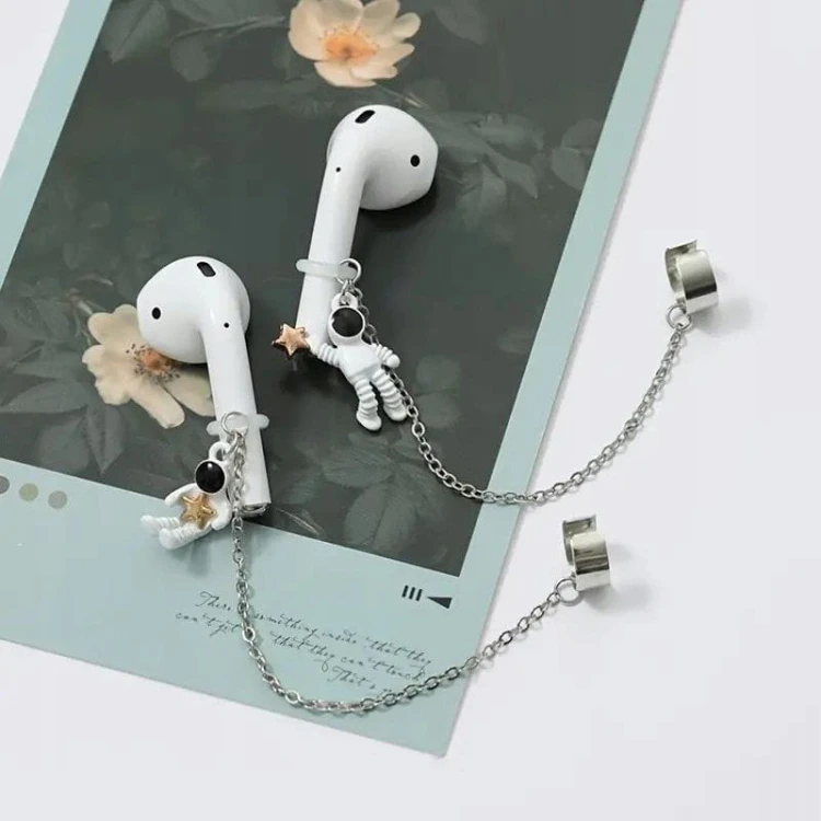 LANCUSZEK-DO-SLUCHAWEK-BEZPRZEWODOWYCH-NAUSZNICA-AIRPODS-ASTRONAUTA-V2-Model-Astronauta-2.jpg