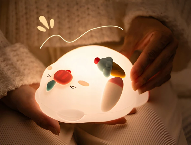 LAMPKA-NOCNA-LED-SWINKA-dla-DZIECKA-BIALA-MIEKKA-SILIKONOWA-BEZPRZEWODOWA-Kod-producenta-LED-PIGICE-WHT-ST.jpg
