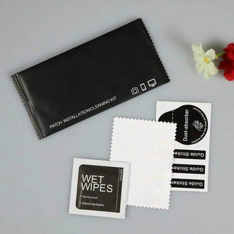 zestaw do motnażu szkła hartowanego.jpg