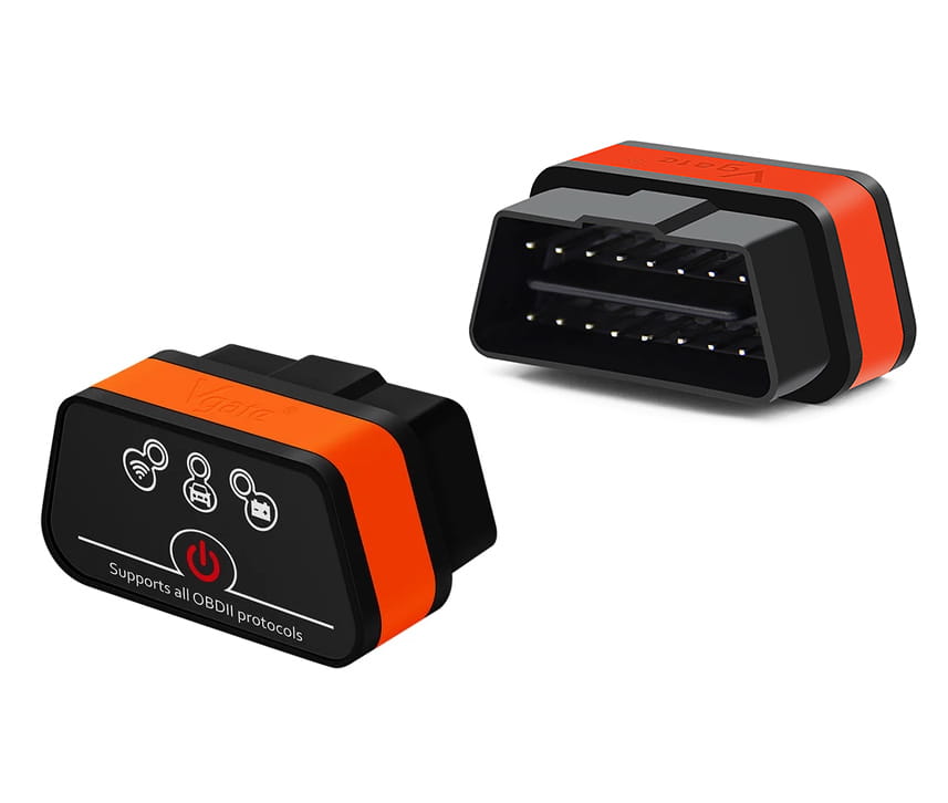 Interfejs diagnostyczny Vgate iCar2 OBD2 Bluetooth wpięty w gniazdo pod kierownicą - czytanie kodów błędów silnika