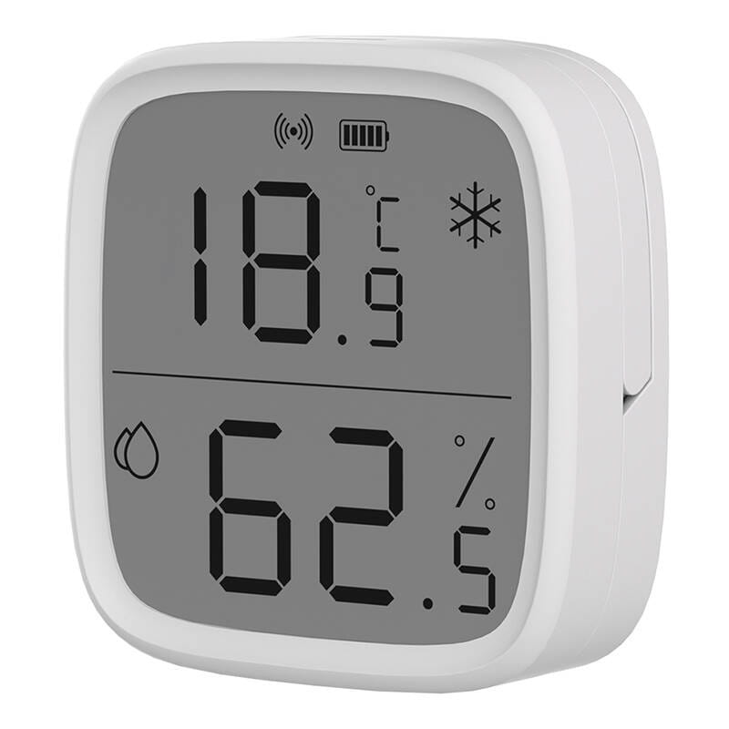 Czujnik temperatury i wilgotności Sonoff SNZB-02D z ekranem LCD pokazujący odczyt, ustawiony na półce w warszawskim mieszkaniu